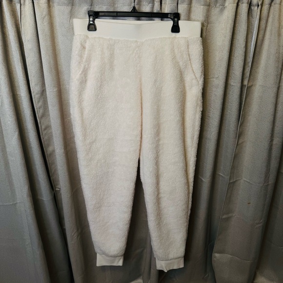 Denim & Co Cream Faux Fur Lounge Pants with Relaxed Fit Medium - Picture 3 of 9